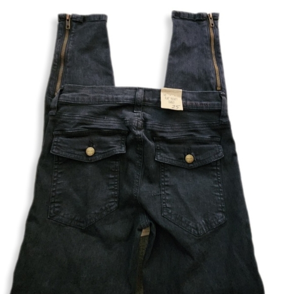 Current/Elliott Flat Pocket Cargo Jeans in Washed Black Size 25 W-672 - Picture 8 of 14